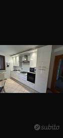 Cucina completa di elettrodomestici