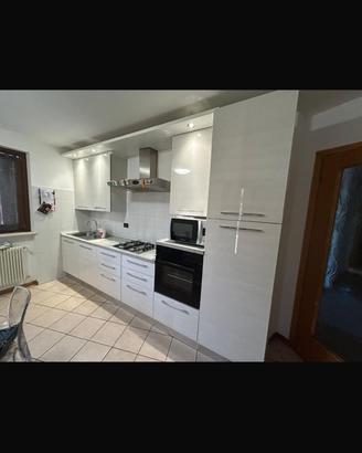 Cucina completa di elettrodomestici