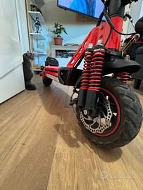 Splendido monopattino RCB