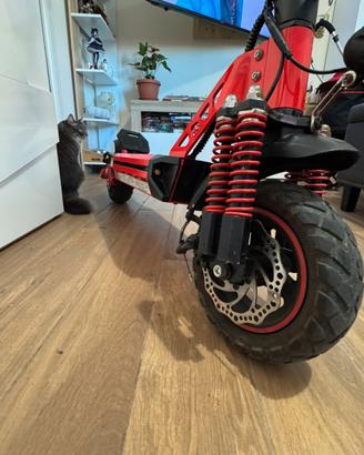 Splendido monopattino RCB