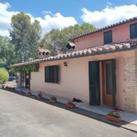 Ampio Casale a Solomeo con Piscina