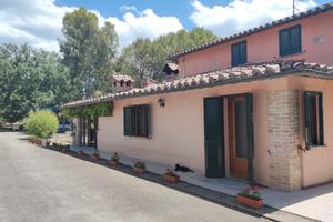 Ampio Casale a Solomeo con Piscina