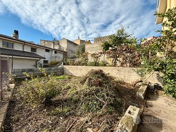 Ampia soluzione immobiliare su due livelli