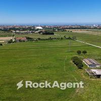 TERRENO DI 10 ETTARI CIRCA CON VARI ANNESSI