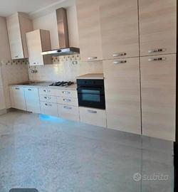 Cucina 4 mt  completa di elettrodomestici 