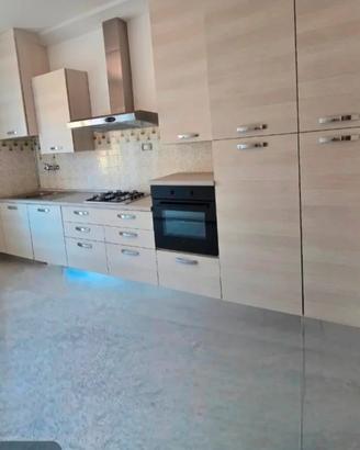 Cucina 4 mt  completa di elettrodomestici 