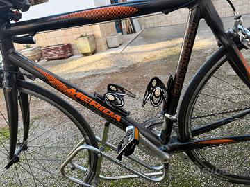 Bici da corsa merida in carbonio