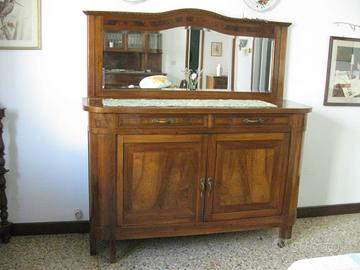 mobile con vetrinetta e contro mobile con specchio