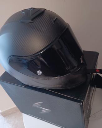 CASCO IN CARBONIO usato 2 volte