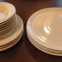 Set completo piatti, bicchieri e tazze 