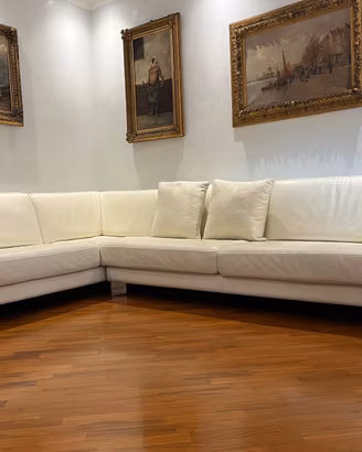 Divano bianco in pelle