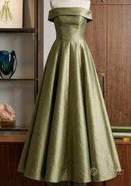 Elegante vestito in raso nuovo con etichetta 