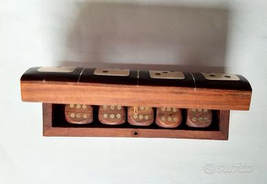Astuccio in legno con dadi