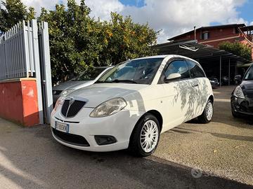 Lancia Ypsilon 1.3 MJT 75 CV Platino