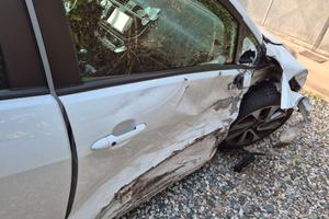 KIA RIO GPL/BENZINA SINISTRATA