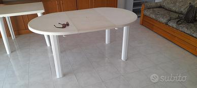 tavolo e sedie di plastica 