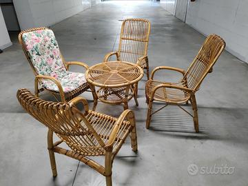 4 poltrone da giardino con tavolo basso,
