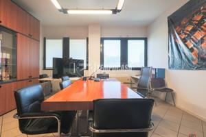 UFR1 AMPIO E LUMINOSO UFFICIO DA METTERE A REDDIT