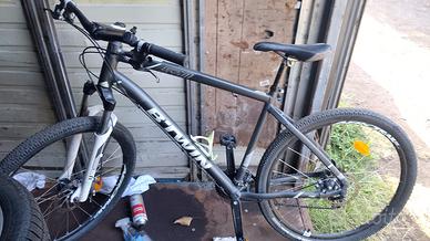 Bicicletta  B'TWIN ROCKRIDER 520