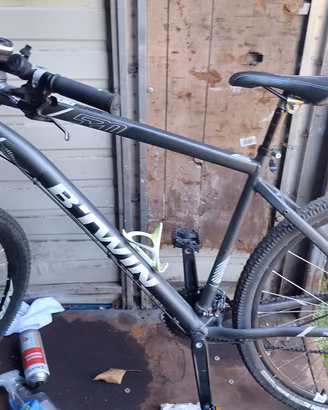 Bicicletta  B'TWIN ROCKRIDER 520