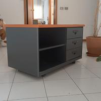 Archivio basso e cassettiera con vani a giorno