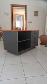 Archivio basso e cassettiera con vani a giorno