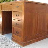 Scrivania stile presidenziale in legno (noce)