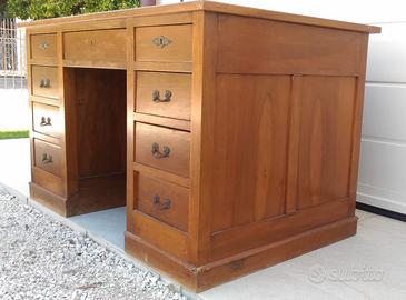 Scrivania stile presidenziale in legno (noce)
