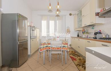 Trilocale ristrutturato in zona commenda!