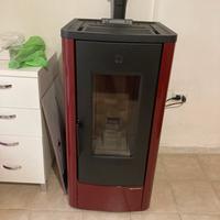 STUFA A PELLET  (EXTRAFLAME  NORDICA )IN GARANZIA