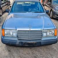 Mercedes Benz 250D w124 berlina per ricambi (2a)