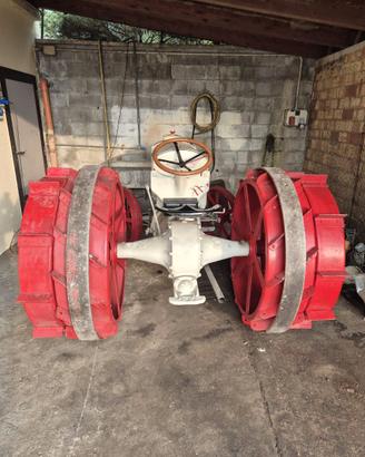 trattore agricolo FORDSON F del 1917 con bobine