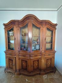 Credenza in legno massiccio intarsiato