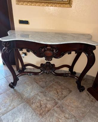 Consolle antica in legno intagliato con marmo.