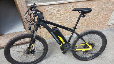 Bici elettrica Rockshark con acceleratore o assist