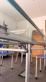 Tavolo in vetro e accaio