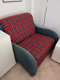 Poltrona letto Charly blu e tessuto scozzese rosso