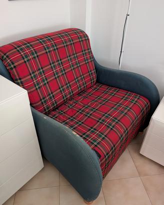 Poltrona letto Charly blu e tessuto scozzese rosso