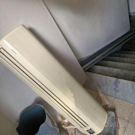 condizionatore 22 000 btu con gas dentro  