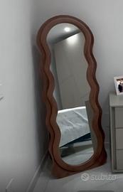 Specchio ondulato colore tortora