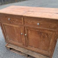 Antica credenza bellunese con panera