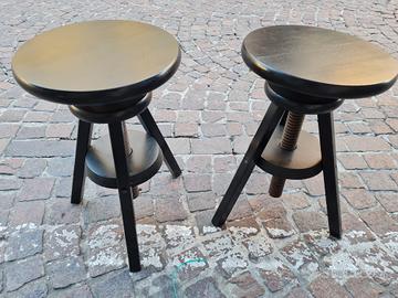 n.2 sgabelli neri vintage , a vite