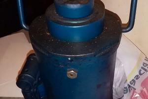 Martinetto idraulico a bottiglia