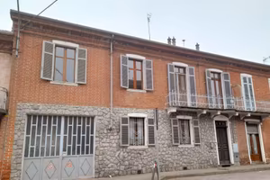Edificio composto da  DUE  UNITA’  IMMOBILIARI