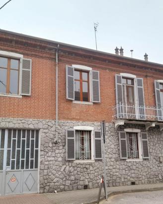 Edificio composto da  DUE  UNITA’  IMMOBILIARI