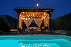 Villa di 200 m² con più di 5 locali a Sermoneta