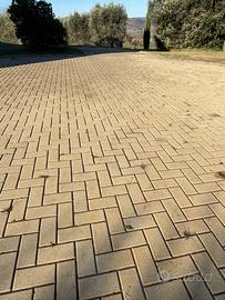 350 mq di Mattoni interbloccanti grigi