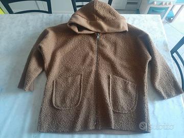 Giubbotto in pile con cappuccio