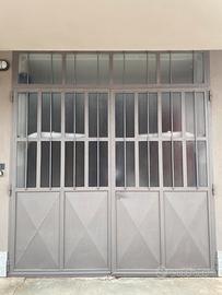 Portone garage con automatismo elettrico