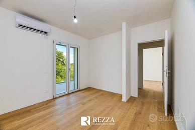 Appartamento di 82 m² con 3 locali e box auto a Ro